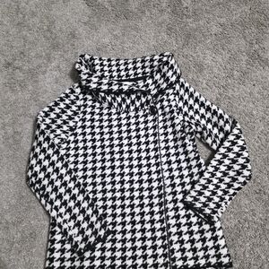 Ellen Tracy Black and White Houndstooth Sweater Wool